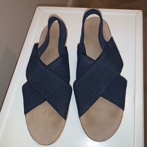 Charleston Shoe Co Navy Linen Sandal
